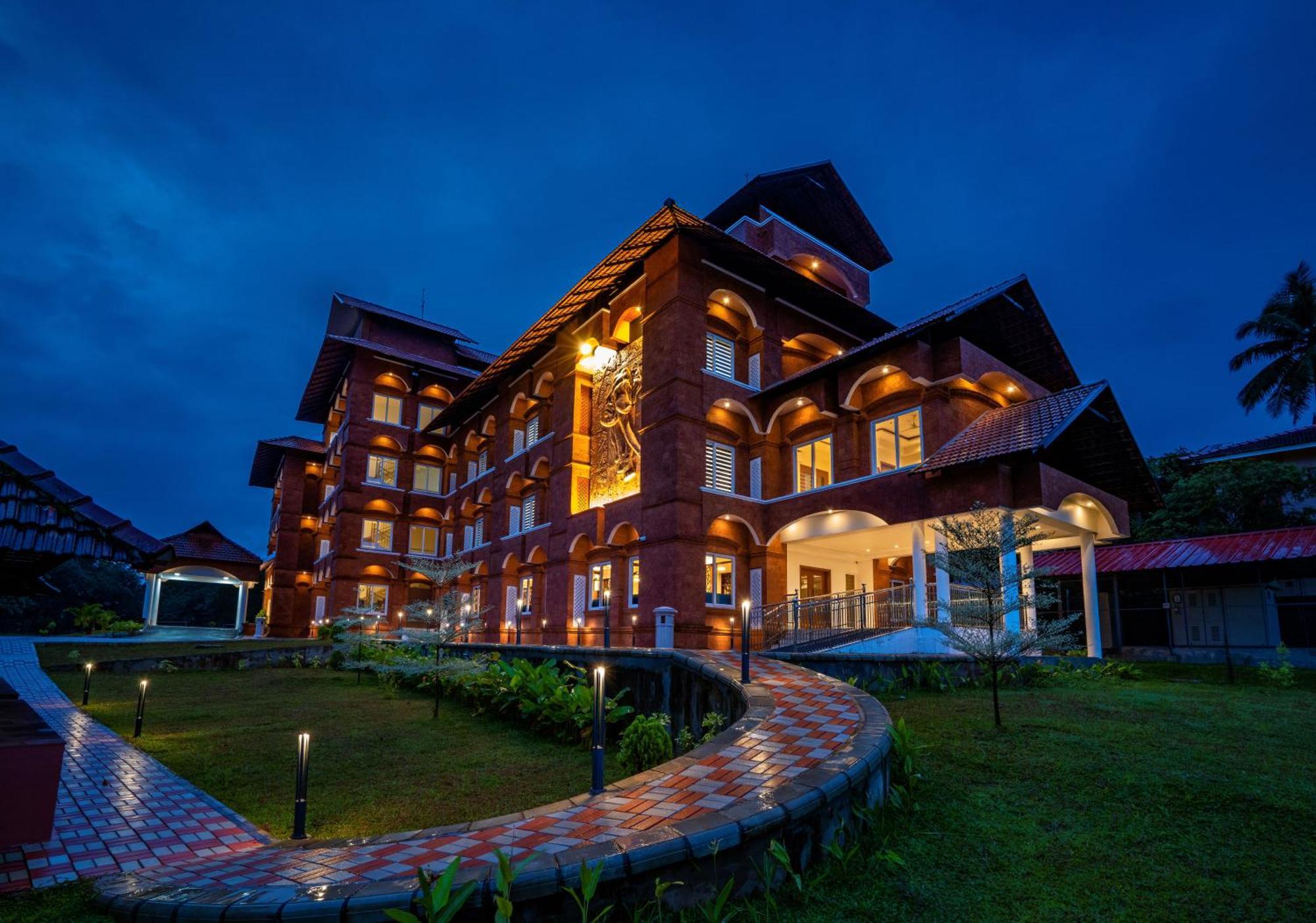 Kumbanad Heritage Hotel Vennikulam Kültér fotó